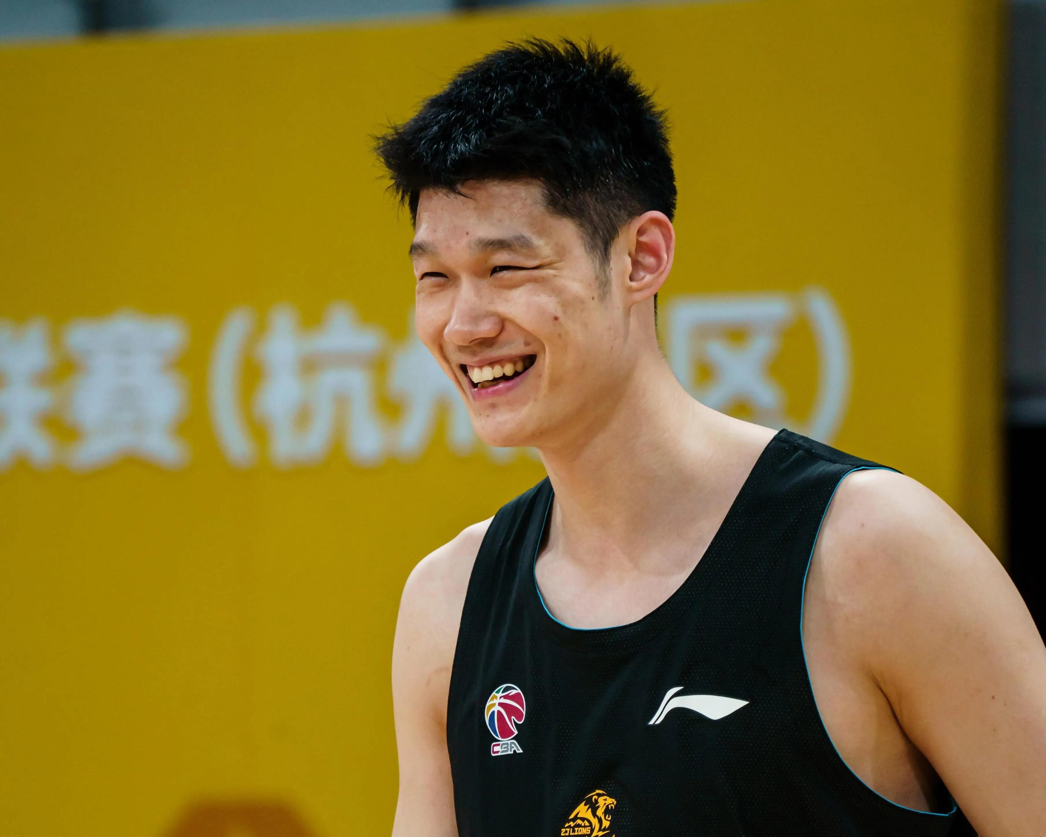 集结日体能课后，广厦男篮手感冰凉备战CBA常规赛，媒体盛赞，轮换策略成焦点的简单介绍