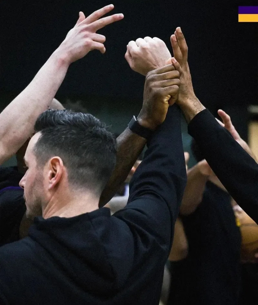 包含清晨NBA常规赛焦点战，洛杉矶湖人外线爆发，目标明确，医务组通报恢复的词条