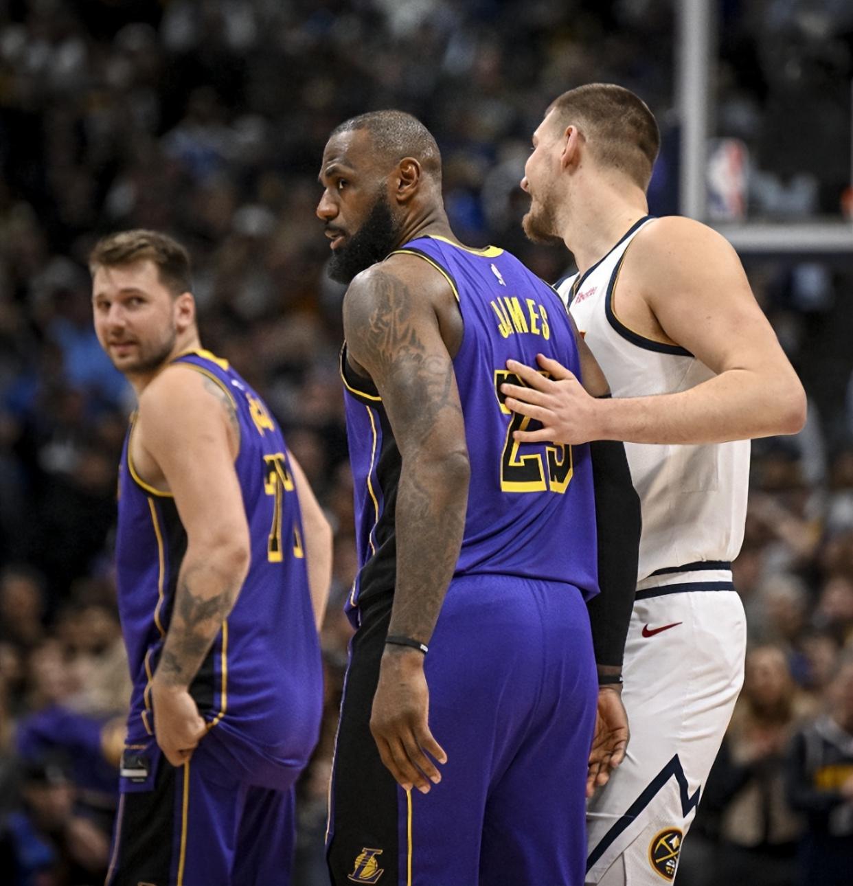 包含清晨NBA常规赛焦点战，洛杉矶湖人外线爆发，目标明确，医务组通报恢复的词条