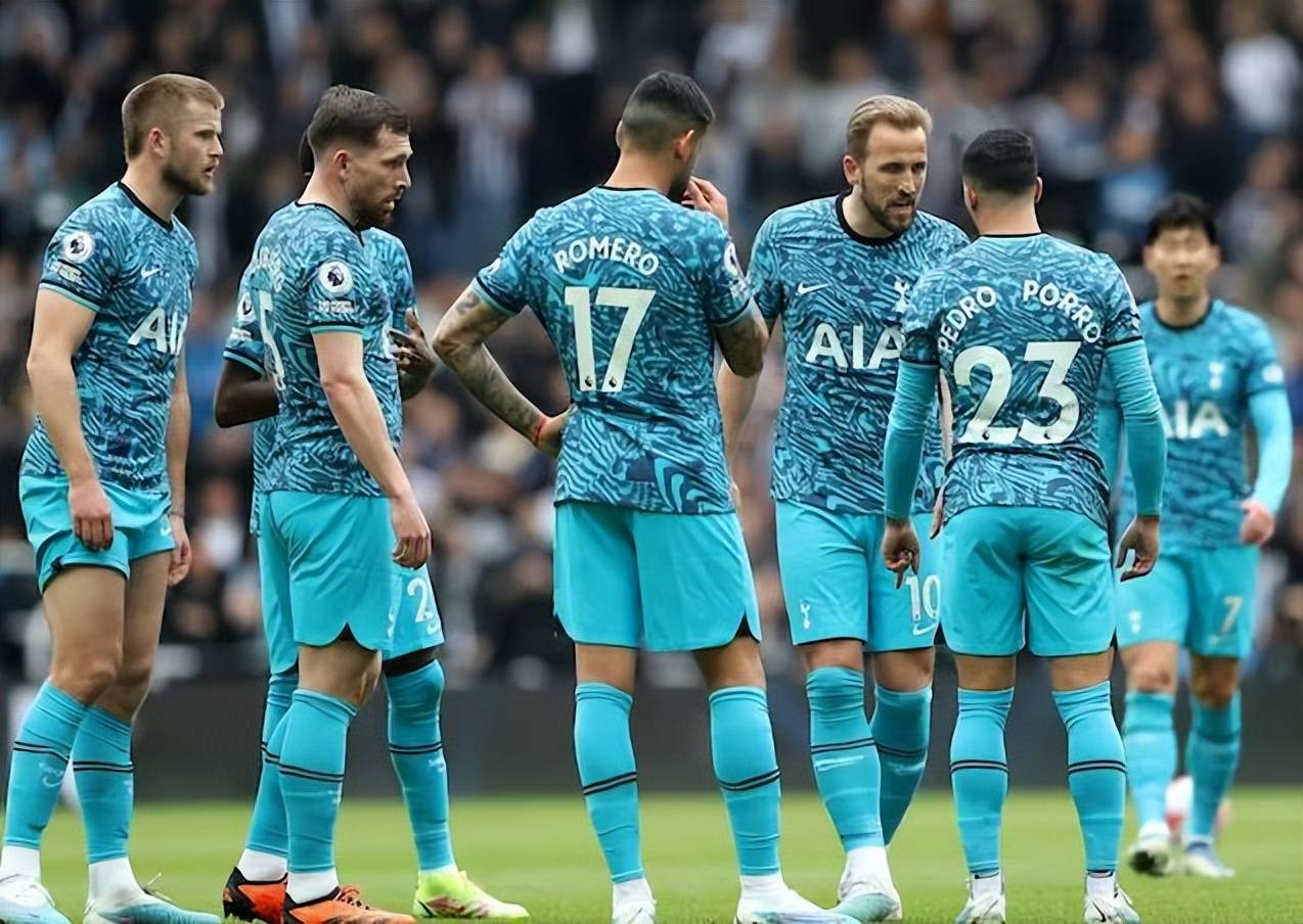 里昂训练开放日；赛后篮板制胜引欢呼；英超在即；赛程密集仍需轮换的简单介绍