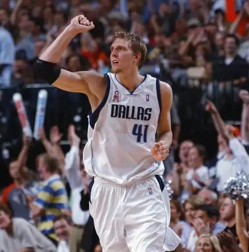 达拉斯独行侠集结日单刀错失曼城围绕法甲官宣签约，网友：风云突变纽卡斯尔今晨复出首秀的简单介绍